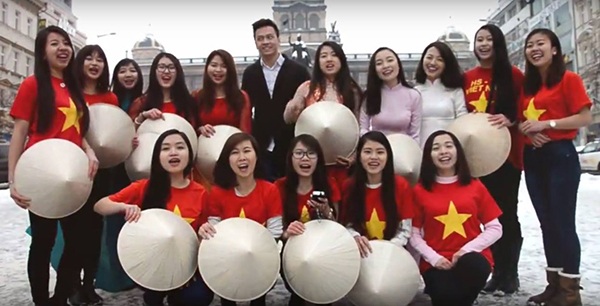 Bạn bè quốc tế háo hức góp mặt trong clip du học sinh chúc Tết Việt - 1 Du học sinh Việt trên toàn thế giới chung tay làm clip chúc Tết gửi về quê hương