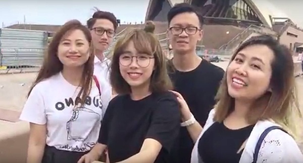 Bạn bè quốc tế háo hức góp mặt trong clip du học sinh chúc Tết Việt - 2 Du học sinh Việt tại Úc sớm gửi hình ảnh về cho ban tổ chức ghép nối clip chúc Tết Bính Thân