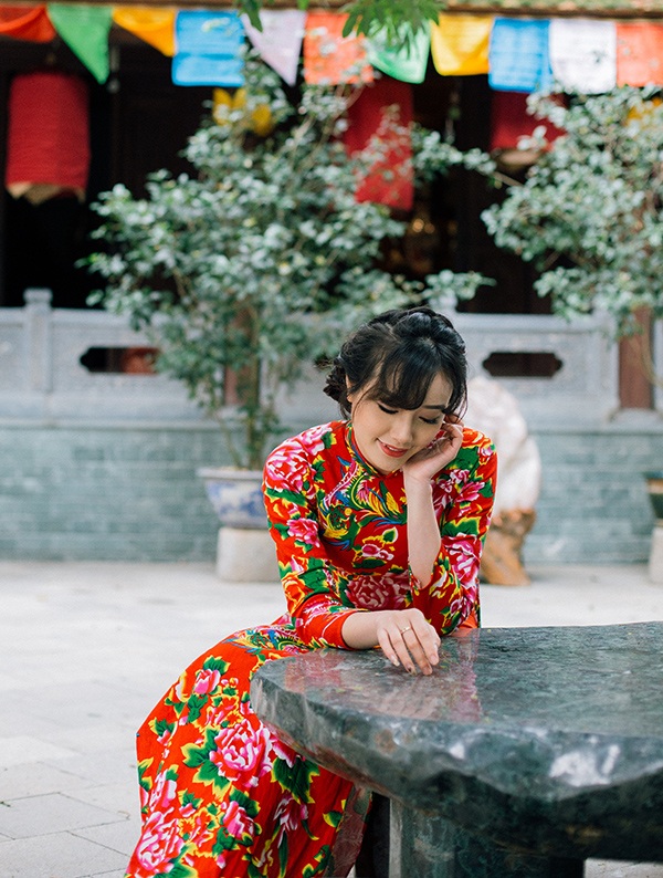"Hot girl Ngoại thương" Ngân Búng đằm thắm áo dài đi lễ chùa - 13 "Hot girl Ngoại thương" Ngân Búng đằm thắm áo dài đi lễ chùa - 13