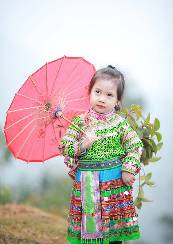 Bé gái Hà Giang xúng xính trang phục dân tộc đón Tết Bính Thân - 6 Bé gái Hà Giang xúng xính trang phục dân tộc đón Tết Bính Thân - 6