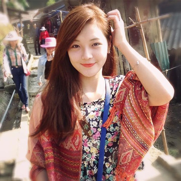 Những cô gái "ngủ dậy đã thành người nổi tiếng" nhờ mạng xã hội - 3 Thu Hương có vẻ đẹp trong sáng rất cuốn hút