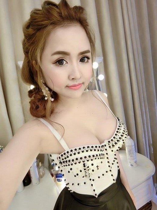 Những cô gái "ngủ dậy đã thành người nổi tiếng" nhờ mạng xã hội - 9 Dân mạng đã truy lùng ra tung tích của cô gái bán ngô