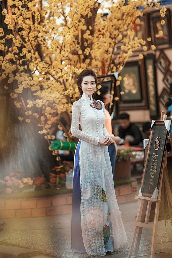 Theo chân thiếu nữ xin chữ ông đồ Sài Gòn ngày Tết - 8 Theo chân thiếu nữ xin chữ ông đồ Sài Gòn ngày Tết - 8