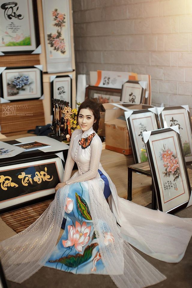 Theo chân thiếu nữ xin chữ ông đồ Sài Gòn ngày Tết - 5 Những bức thư pháp từ đơn giản cho đến cầu kì nhất đều được trưng bày tại đây