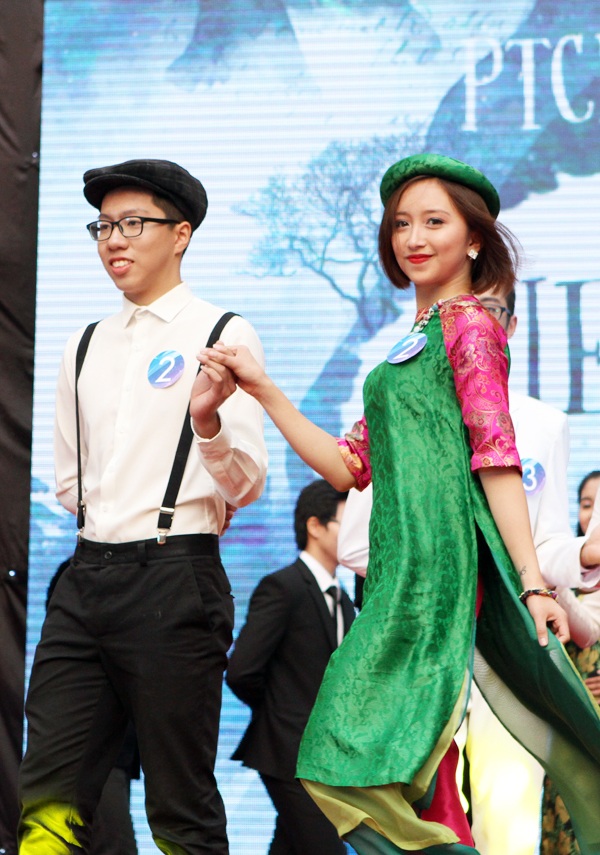 Lộ diện cặp đôi đại sứ trường THPT chuyên ĐH Sư phạm - 7 Hải Minh - Diệu Linh. Cặp đôi đến từ Zone 2 Poseidon, cả hai là học sinh lớp 11 Anh 1.