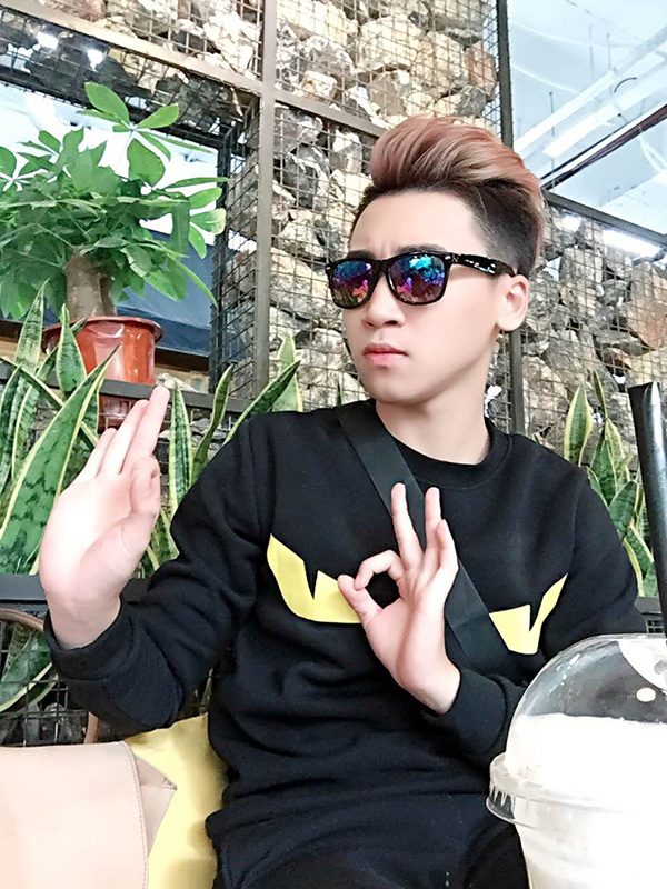 Anh chàng này có hai câu nói cửa miệng là Vi diệu và Thế nhé.