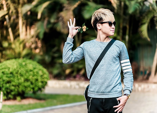 Huy Cung khiến nhiều fan đặt nghi vấn giới tính vì hay làm điệu bộ õng ẹo, giả gái...