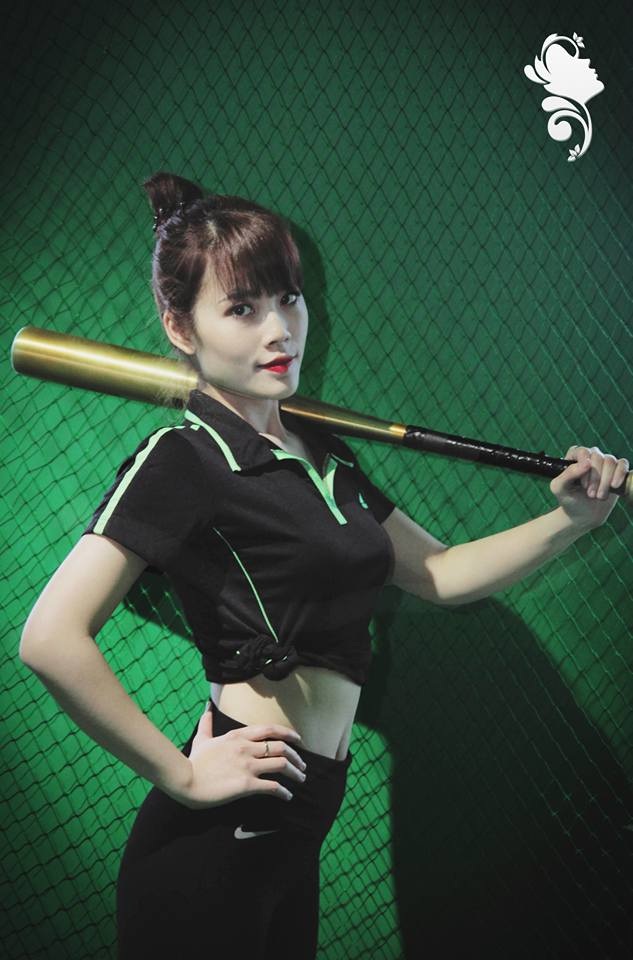 Ngô Diệu Linh (Văn hóa học K33) là một cô gái năng động, vui vẻ và hoạt ngôn. Tham gia cuộc thi, Diệu Linh rất vui khi có cơ hội làm quen và kết thân với nhiều bạn mới; thu thêm được những trải nghiệm mới, những niềm vui mới.