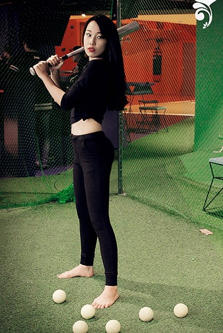 Nguyễn Thanh Mai (Báo in K35A1) từng gây ấn tượng mạnh mẽ với Ban Giám khảo vòng loại với phần thi tài năng hát chầu văn. Phương châm sống của cô là “Ngước lên cao để thấy mình còn thấp, nhìn xuống thấp để thấy mình chưa cao”.