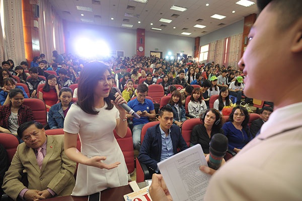 Các nghệ sĩ bày tỏ ý kiến, kêu gọi sinh viên ủng hộ bình đẳng giới