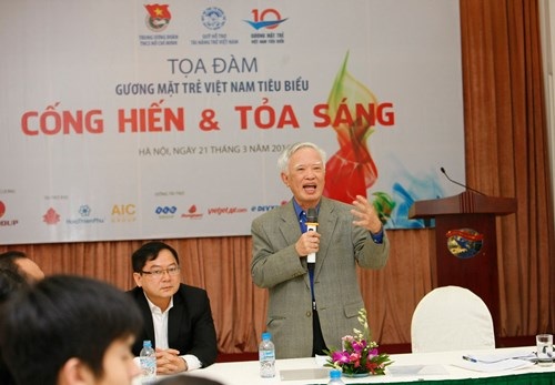 200 Gương mặt trẻ VN tiêu biểu: 20 năm cống hiến và toả sáng - 2 Ông Vũ Khoan phát biểu tại cuộc tọa đàm.