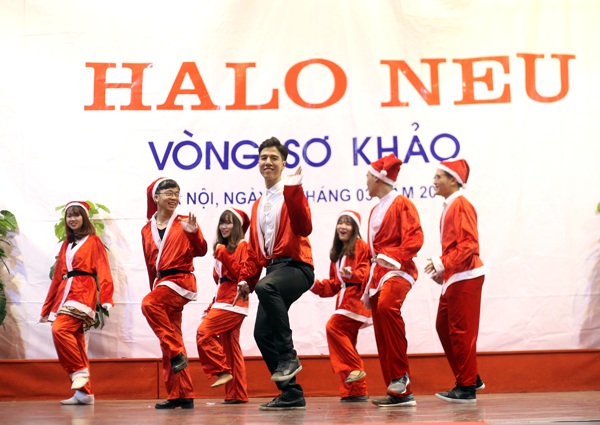 Cái kết bất ngờ của "Nàng Bạch Tuyết và bảy chú lùn" phiên bản SV - 1 Đinh Phú Duy vào vai “chú lùn” cao nhất trong 7 chú lùn, cùng nhau múa hát vui vẻ giữa những giây phút lao động mệt mỏi