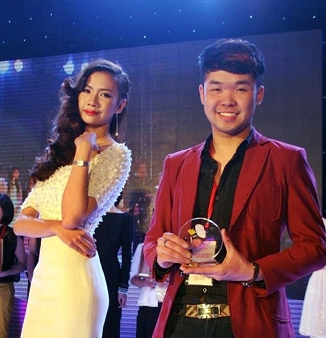 Nguyễn Thái Thành nhận giải Cây cọ vàng năm 2013