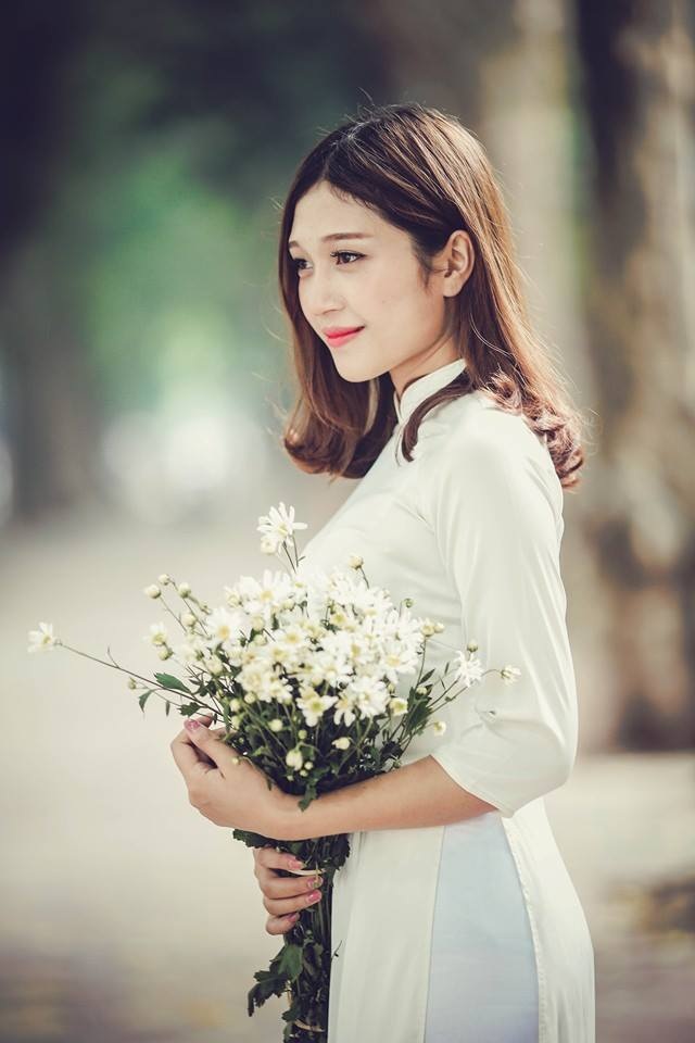 Trong đêm chung kết cuộc thi Tài sắc Nhân văn, Ngọc Anh trả lời câu hỏi ứng xử rằng: Cái gì cũng có mặt tích cực và mặt tiêu cực, công nghệ cũng vậy. Nó vừa kết nối, vừa chia rẽ con người. Con người phát minh ra công nghệ để con người kết nối lẫn nhau, điển hình là mạng xã hội Facebook.