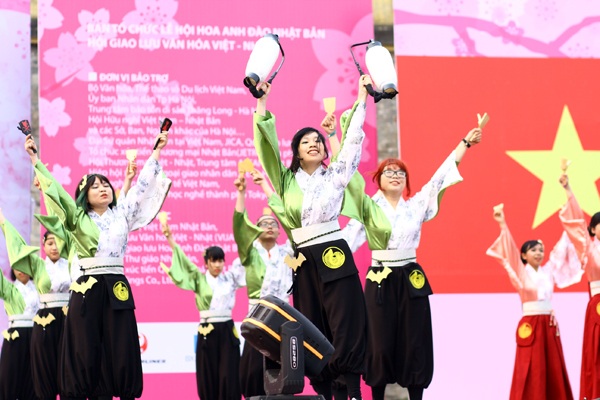 Yosakoi - điệu múa hừng hực khí thế của người Nhật Bản - 8 Đội SIE Yosakoi sôi động với những phần vũ đạo đòi hỏi kĩ thuật khó