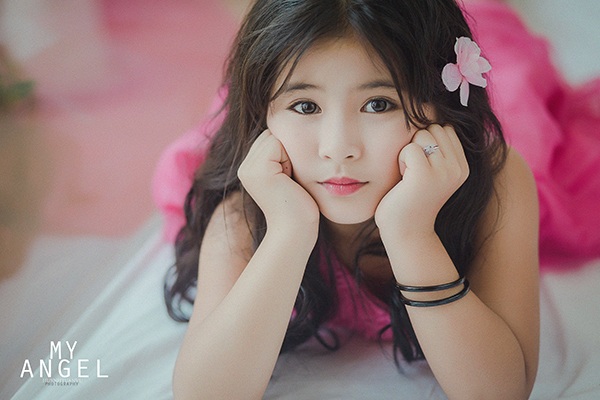 Cô bé Quảng Ngãi xinh đẹp được ví như "tiểu Chi Pu" - 7 Biểu cảm của cô bé trước ống kính khá chuyên nghiệp