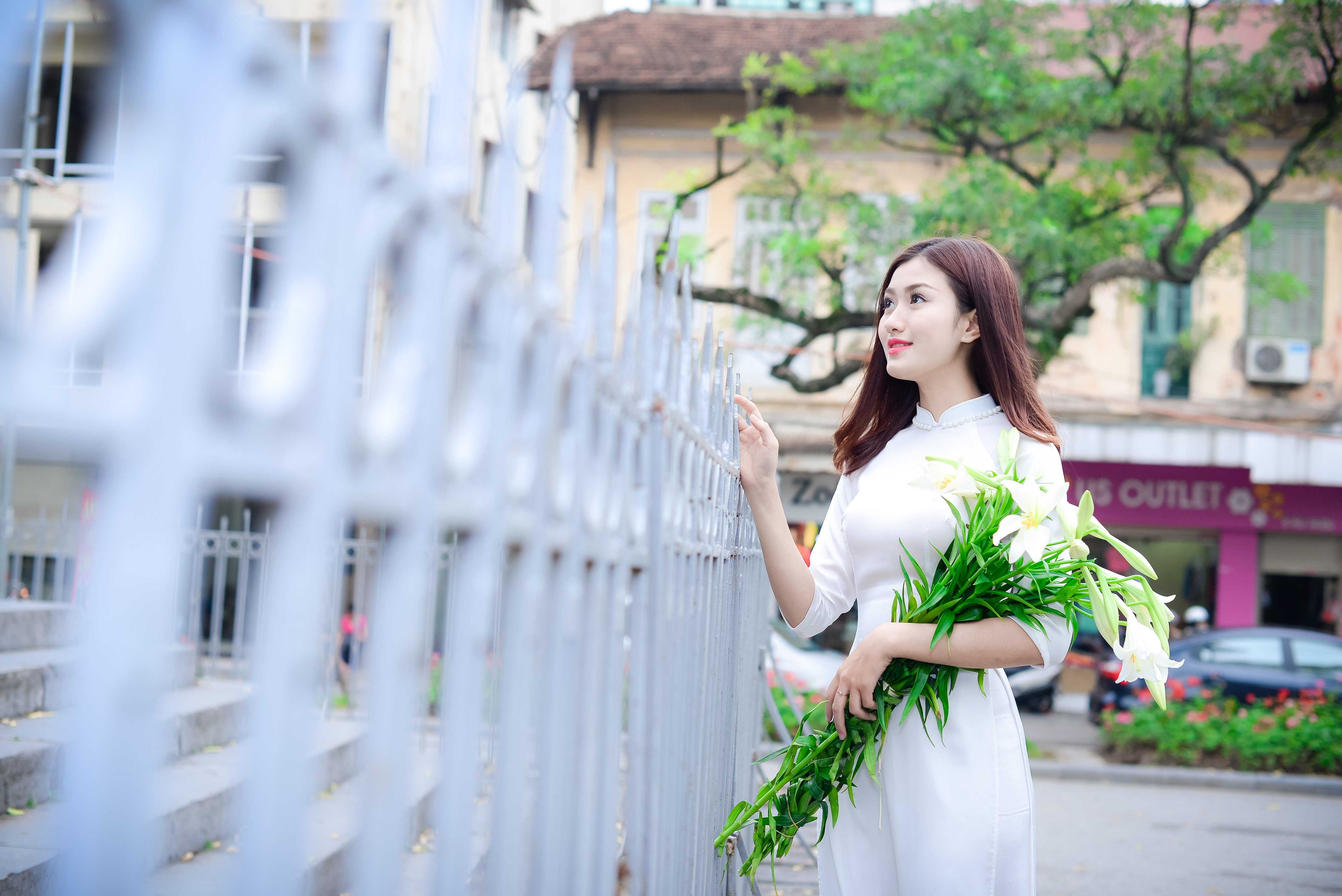 Hoa khôi Đại học Lao động xã hội dịu dàng bên hoa loa kèn - 9