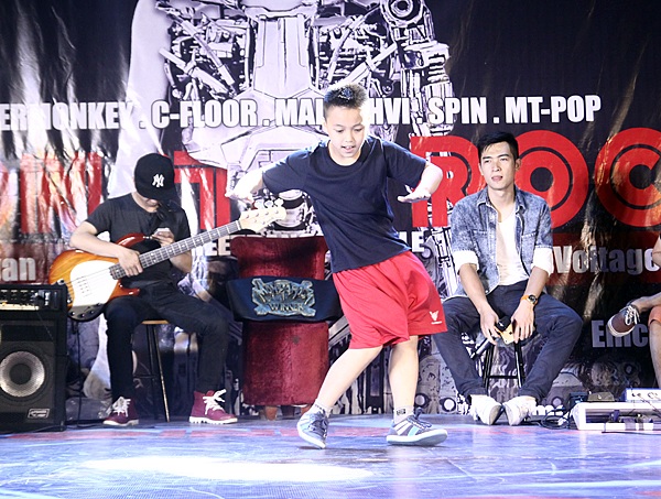 Dancer 11 tuổi vô địch giải nhảy Hiphop với... nhạc Rock - 1 Nghĩa nhảy tự tin trên sân khấu lớn