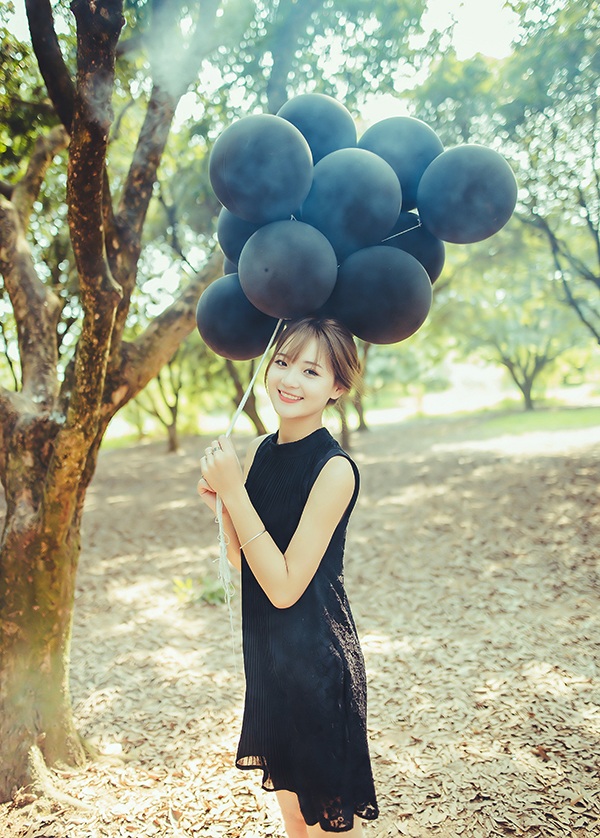 "Hot girl dân tộc" Thu Hương thử sức với phong cách ảnh mới - 2 Bộ ảnh của mới của Thu Hương được thực hiện tại vườn nhãn Vĩnh Tuy (Hà Nội)