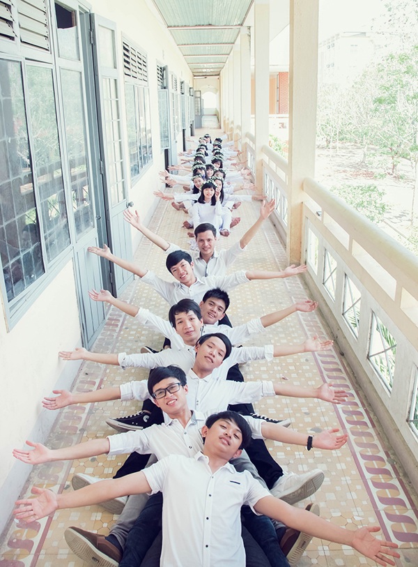 Bộ ảnh đúng chất học trò giữa "rừng" kỷ yếu phá cách - 10 ... với mái trường, với lớp học