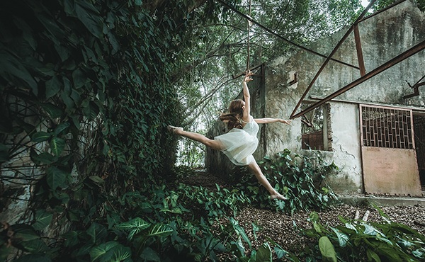 Vũ điệu ballet của nữ sinh trường Múa giữa thiên nhiên xanh mướt - 6 Nhiếp ảnh gia Nguyễn Đắc Tuấn ghi lại những khoảnh khắc đáng nhớ của hai vũ công với mong muốn đưa nghệ thuật múa ballet ra ngoài thiên nhiên, khiến con người trở nên gần gũi với tạo hóa hơn.