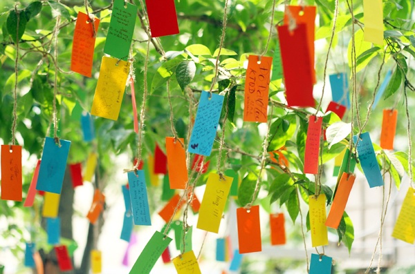 Nữ sinh THPT Trần Nhân Tông xinh xắn khoe “màu cờ sắc áo” - 12 Những ước nguyện dễ thương của các học sinh trong trường