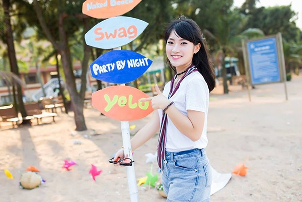 Nữ sinh "bắn" 7 thứ tiếng và bạn bè quay clip kỷ yếu "đẹp long lanh" - 1 Khánh Vy