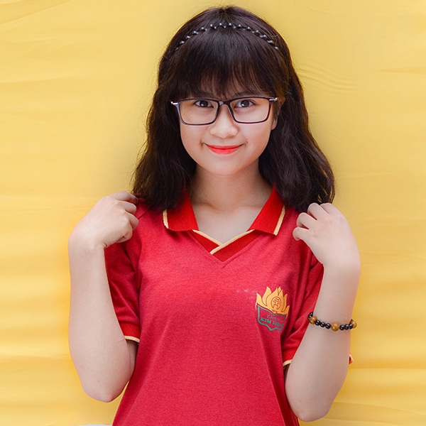 Hơn 600 học sinh cuối cấp trường Kim Liên góp mặt trong album ảnh chia tay - 8 Lê Hà Linh , lớp 12A15