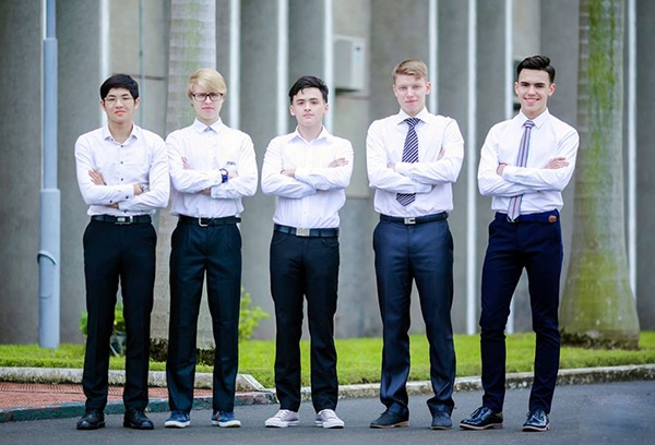 Teen Nga điển trai trong bộ ảnh kỷ yếu gây "sốt" - 9 5 anh chàng điển trai của lớp