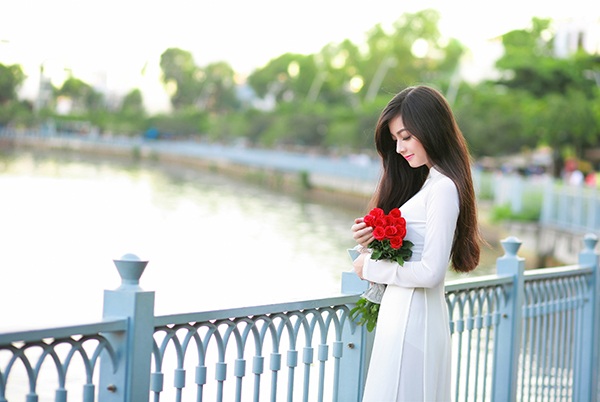 Thiếu nữ xinh đẹp bên dòng kênh Nhiêu Lộc mướt xanh - 1 Lê Vũ Quỳnh Trâm Sinh năm 1995 hiện đang theo học Kế Toán Kiểm toán tại trường Đại Học Công nghiệp TP.HCM.