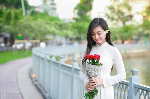 Thiếu nữ xinh đẹp bên dòng kênh Nhiêu Lộc mướt xanh - 8 Thiếu nữ xinh đẹp bên dòng kênh Nhiêu Lộc mướt xanh - 8