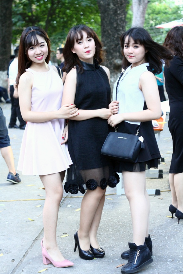 Teen Chu Văn An làm lễ trưởng thành, teen Lomonoxop "quậy" tưng bừng với DJ - 1 Nhóm bạn thân, người cá tính, người trẻ trung, người lại dịu dàng nữ tính