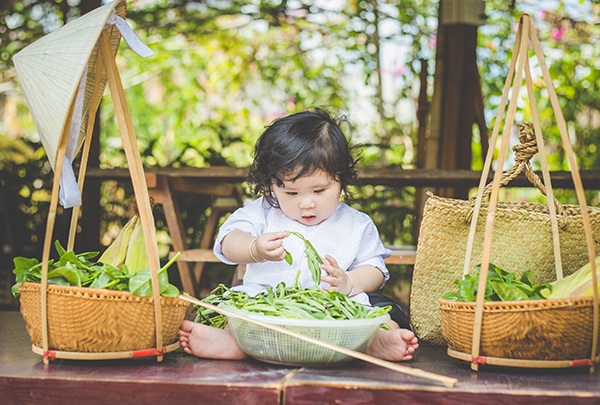 Bé 1 tuổi đáng yêu trong bộ ảnh nông dân Nam bộ - 9 Bé 1 tuổi đáng yêu trong bộ ảnh nông dân Nam bộ - 9