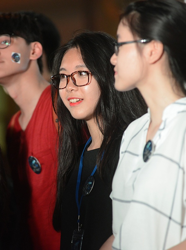 Nữ sinh Yên Hòa xinh đẹp nhảy flashmob chia tay trường cấp 3 - 3