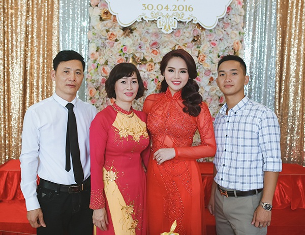 Hoa khôi Thể thao Lại Hương Thảo hạnh phúc ngày lên xe hoa - 11 Vẻ xinh đẹp và hạnh phúc của cô dâu Hương Thảo
