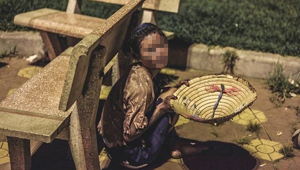 Những bộ ảnh kỷ yếu có ý tưởng "khó đỡ" gây tranh cãi - 3
Bạn nghĩ gì về ảnh kỷ yếu kiểu... ăn xin?