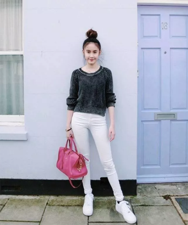Hot girl Lào gốc Việt gây "bão" mạng xã hội - 3 Cô nàng hiện đang là du học sinh tại Anh