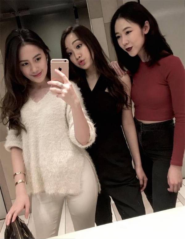 Hot girl Lào gốc Việt gây "bão" mạng xã hội - 7 Và chơi cùng hội bạn là những tiểu thư nhà giàu có
