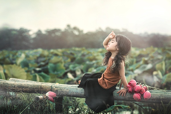 Bé thích học Tiếng Anh và đã có thể nói một số câu ngoại ngữ giao tiếp thông dụng.