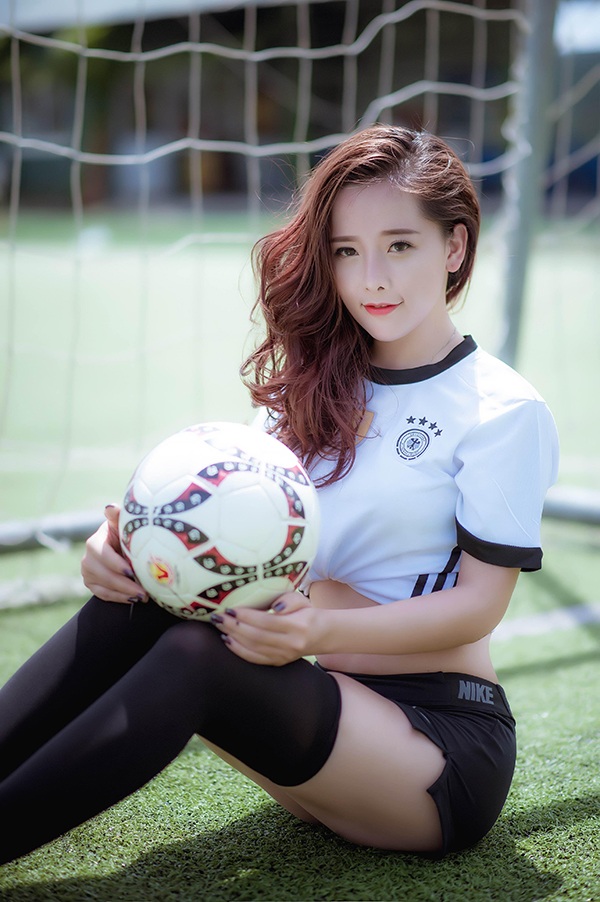 Nữ cổ động viên nóng bỏng dự đoán Đức thắng Ba Lan 1-0 - 6 Hạnh từng được giải Nhì tỉnh Hà Nam môn điền kinh