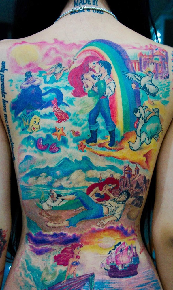 Bức tranh kể câu chuyện của Nàng tiên cá trên lưng Minh Thái.