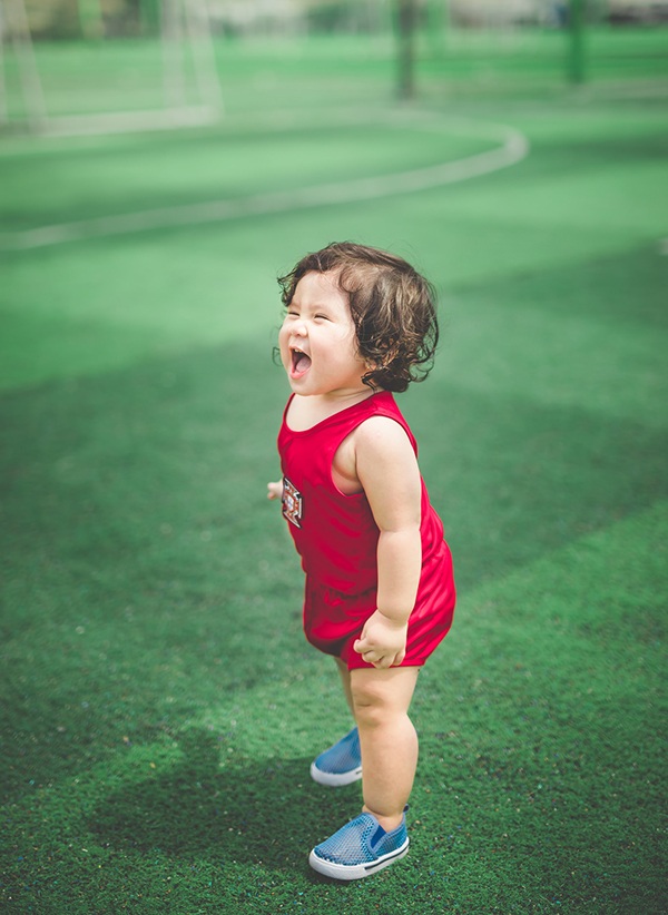 Mẫu nhí đáng yêu cổ vũ tuyển Bồ Đào Nha trước trận đấu với Ba Lan - 3
Mùa EURO năm nay, Mimi được mẹ diện cho bộ trang phục của đội tuyển Bồ Đào Nha. Mẹ bé là fan trung thành của đội tuyển này.