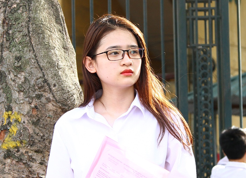 Thí sinh xinh đẹp "hút" chú ý trước cổng trường thi - 6 Thí sinh xinh đẹp "hút" chú ý trước cổng trường thi - 6