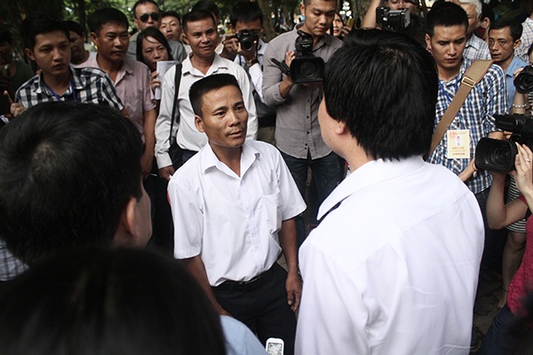 
Cuộc ghé thăm của Bộ trưởng khiến các bậc phụ huynh bất ngờ và phấn khởi
