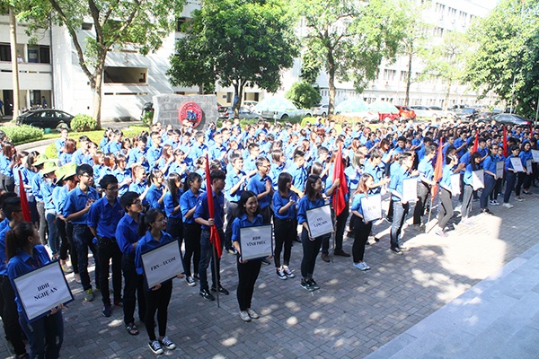 Hình ảnh ngày ra quân chiến dịch Mùa hè Xanh của trường Đại học Ngoại thương ngày 21/6/2016. Ba nữ sinh gặp tai nạn trong chuyến đi tình nguyện tại Bình Liêu (Quảng Ninh) là một thành viên trong chiến dịch này. (Ảnh: Mai Châm)