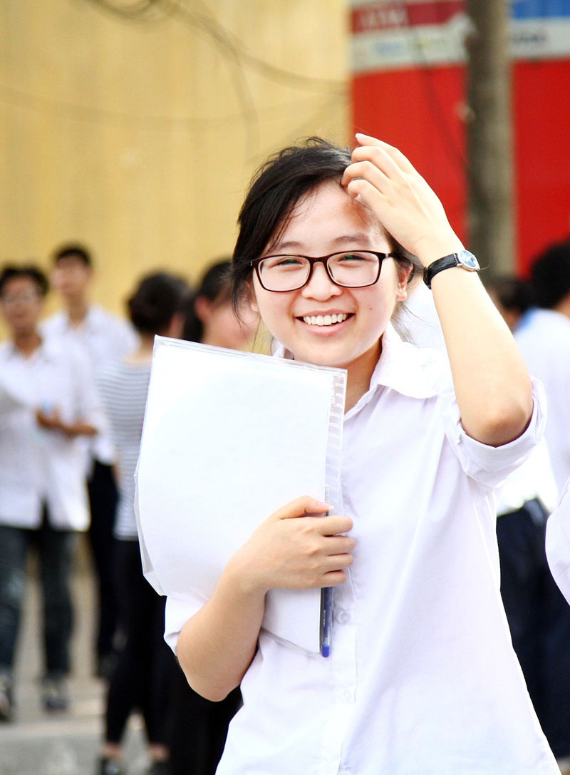 Nét xinh tươi, trong sáng của nữ sinh trong kỳ thi THPTQG - 5 Nét xinh tươi, trong sáng của nữ sinh trong kỳ thi THPTQG - 5