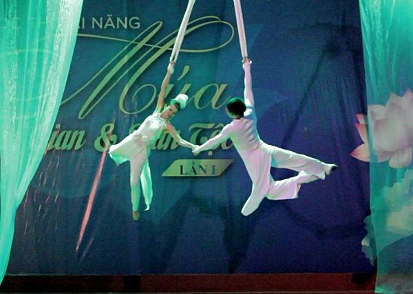 Chung kết Tài năng Múa dân gian và dân tộc - 1 Các diễn viên múa dự thi trình diễn tiết mục có độ khó cao