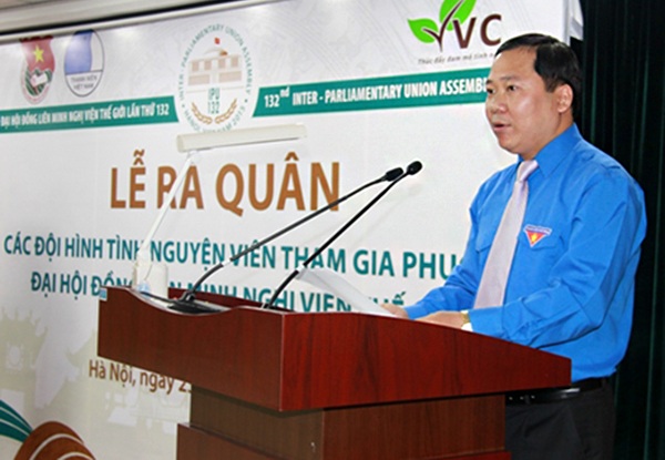 Anh Nguyễn Phi Long - Bí thư Trung ương Đoàn - Chủ tịch Trung ương Hội LHTN Việt Nam phát biểu tại Lễ ra quân các đội hình tình nguyện viên tham gia phục vụ IPU-132.