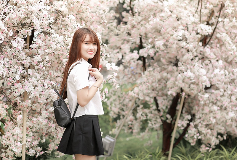 Nữ sinh tuổi 18 xinh xắn, hồn nhiên bên hoa anh đào - 6 Cô rất thích đi du lịch, ăn uống và được chụp ảnh.