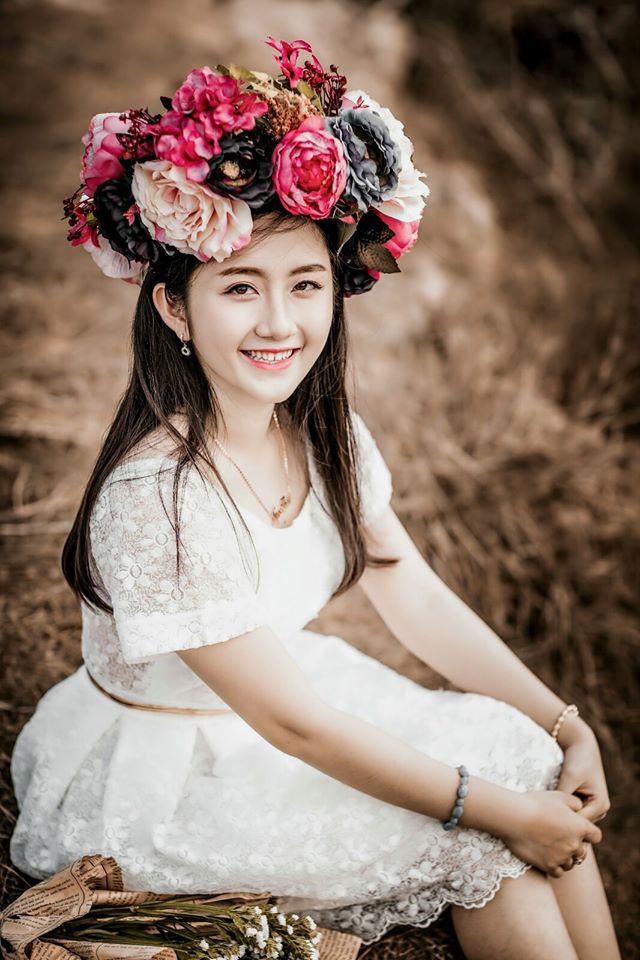 Nữ sinh 27 điểm khối C chia sẻ về quyết định táo bạo dành 1 năm ôn thi lại - 1 Trần Ngọc Thảo - nữ sinh tài sắc vẹn toàn đến từ Bạc Liêu. Cô được 27 điểm khối C trong kỳ thi THPT quốc gia vừa qua.